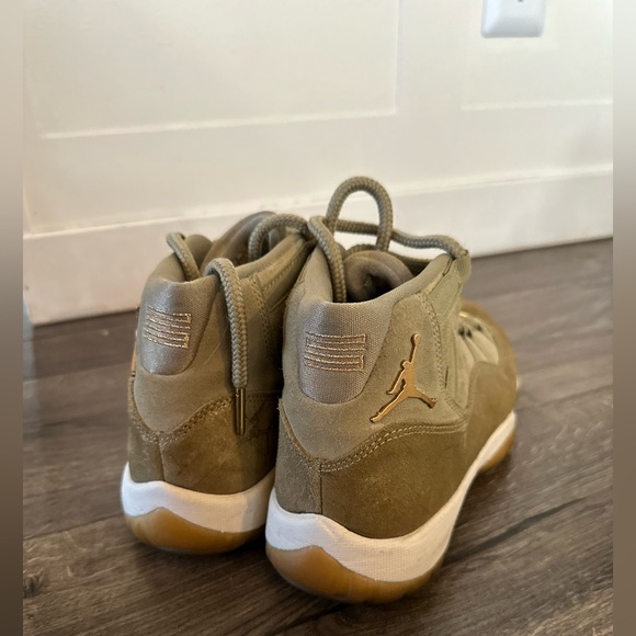 Nike Air Jordan 11 Shoes Womens Size 8 Green Basketball Sneakers AR0715-200 - Picture 2 of 16